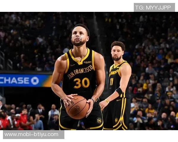 库里生涯再创佳绩12记三分领衔克莱与其他球员共计五次精彩表现