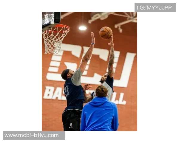 独行侠训练照曝光浓眉现身心情愉悦缺阵两场引关注 独行侠训练照曝光浓眉现身心情愉悦缺阵两场引关注