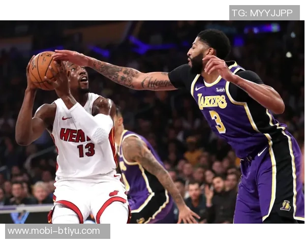 詹姆斯赞马克西谦逊每年共同训练备战新赛季