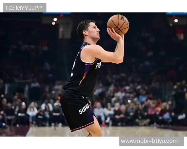 狄龙三分手感不佳仅中一球贡献14分4板1助2断并压哨罚球两次 狄龙三分手感不佳仅中一球贡献14分4板1助2断并压哨罚球两次