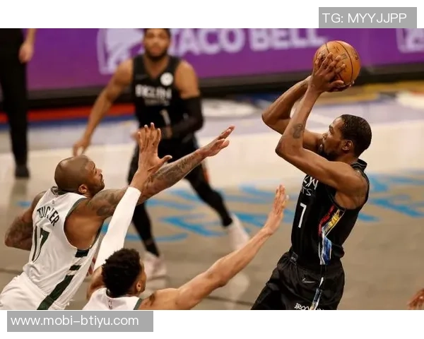 里弗斯强调字母缺席训练营为球队提供演练机会提升战术配合 里弗斯强调字母缺席训练营为球队提供演练机会提升战术配合